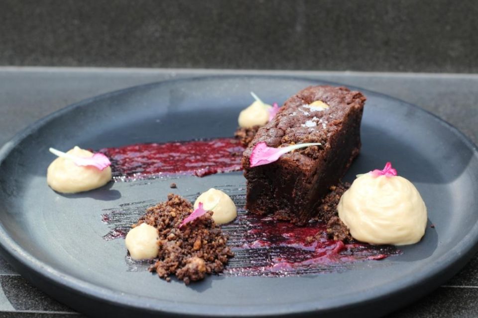 Caramel Brownie do Art's Brunch, Tabik Restaurant