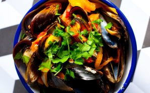 Cascais: Moules&Gin tem jantares com ópera e humor