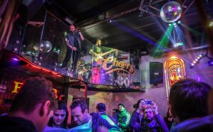 Cheers: um bar com nome de série dos anos 1980 em Lisboa, no Bairro Alto