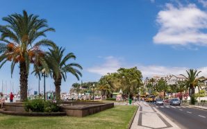 Carnaval: descobrir o centro do Funchal em dias de folia www.evasoes.pt/fim-de-semana/ descobrir-o-centro-do-funchal-a-boleia-do-carnaval O Carnaval da Madeira é um bom pretexto para partir à descoberta de restaurantes, bares, museus e hotéis no centro do Funchal.