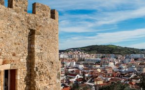 Passear em Torres Vedras enquanto se brinca ao Carnaval