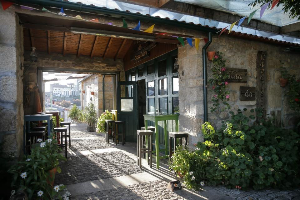 25136975_BINARY_GI01072016ARTURMACHADO000110