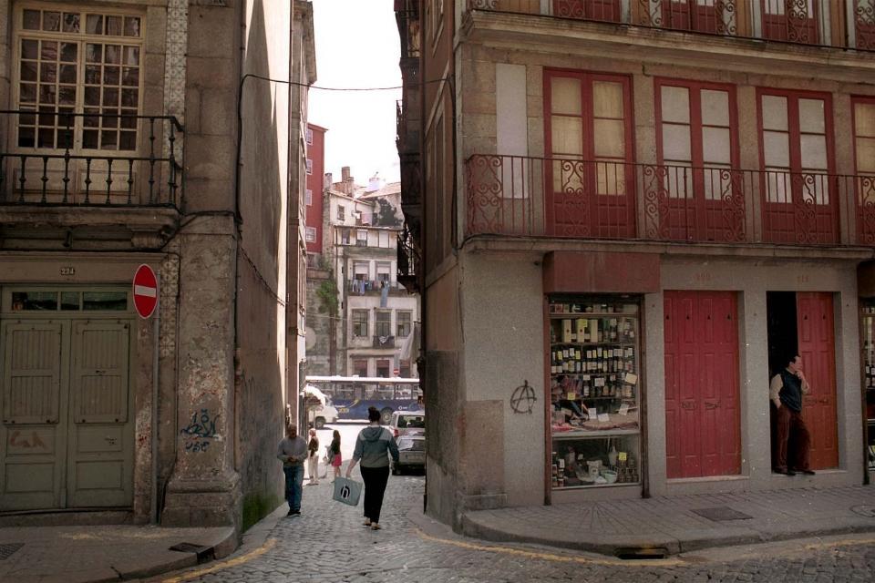 rua afonso martins alho
foto de artur machado
19.4.2001