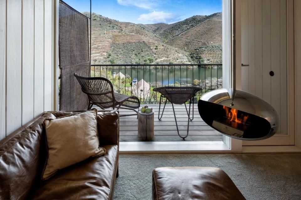 26537188_BINARY_GL021216MARIAJOAOGALA072