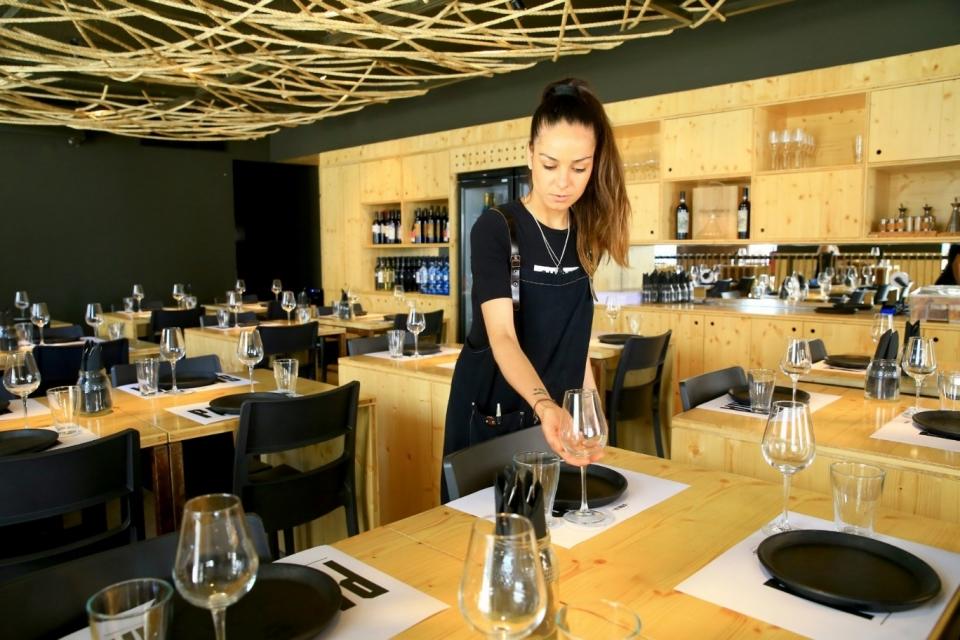 27900373_BINARY_GI080517PAULOSPRANGER89351