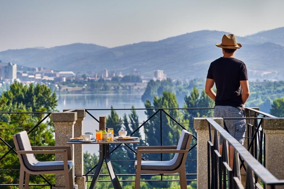 Breakfast_with_a_view_model_[6230-A4]