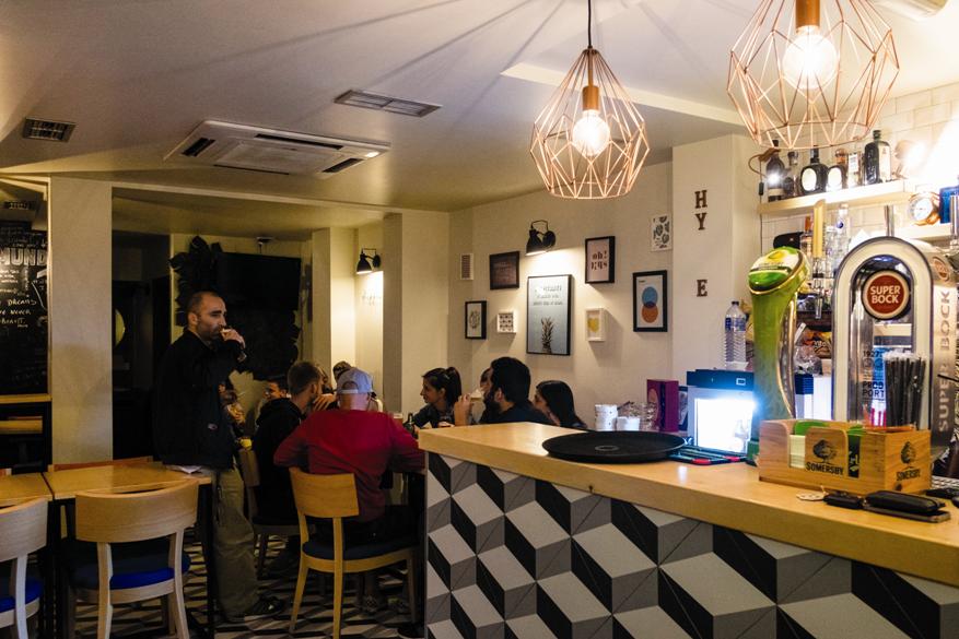 Mundial: Copos e aconchego entre amigos em bar de Viseu