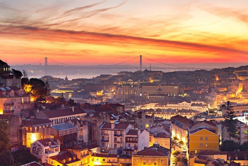 Lua Cheia nos Miradouros de Lisboa