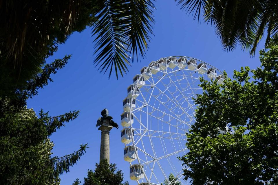 Roda gigante na Rotunda da Boavista