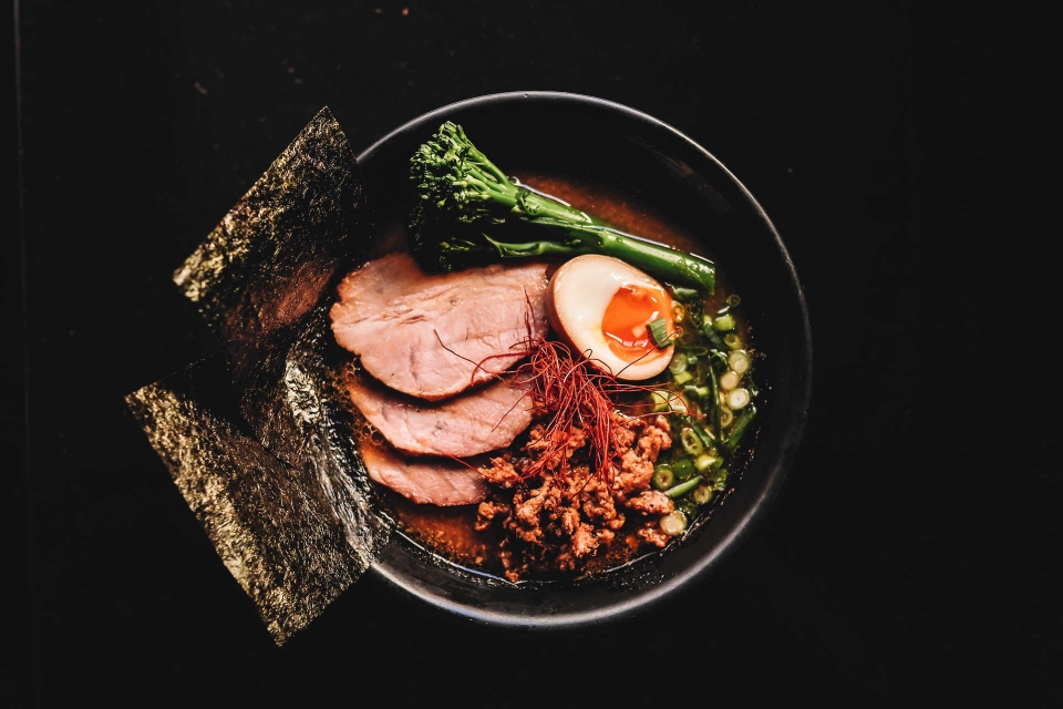 Restaurante RO, na rua Ramalho Ortigão, nº 61, na cidade do Porto.