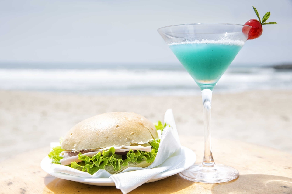 Comer e beber junto ao mar em Espinho