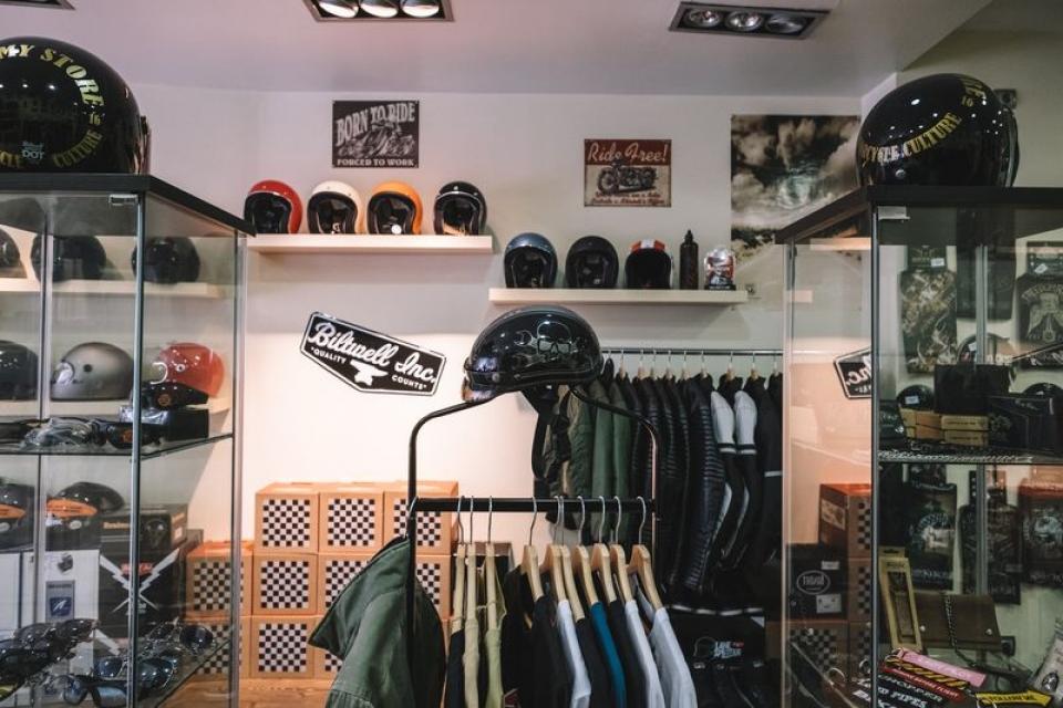 immy Store Lena, na Rua de Camões 823, tem como foco artigos para veículos motorizados e seus utilizadores.