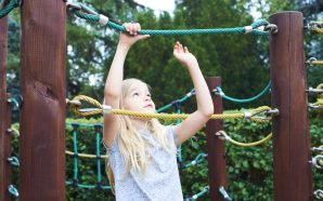 Cinema ao ar livre, arvorismo e teatro para entreter os miúdos