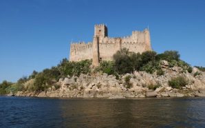 Castelo de Almourol Portugal terceiro melhor destino para visitar em 2018 Top10 Lonely Planet
