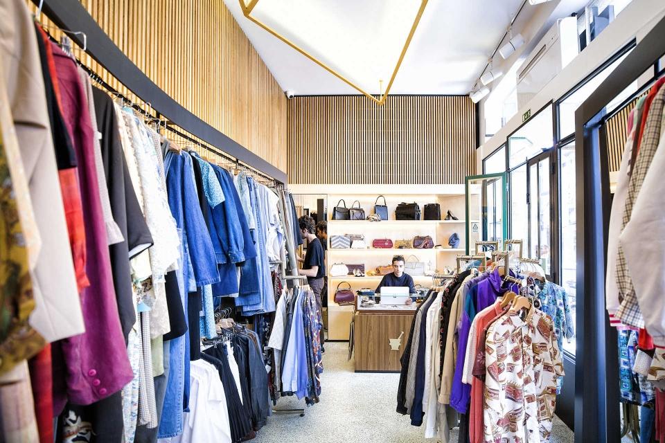 Loja Mão Esquerda – loja de roupa em segunda mão e vintage