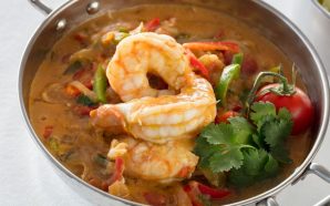 Receita: a moqueca de gambas da chef Paula Peliteiro