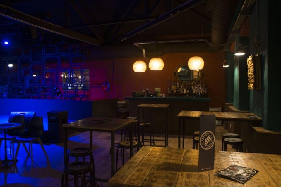 Bar Decibel – Live Music Bar