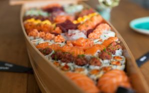 Já pode ter um barco só de sushi... em casa