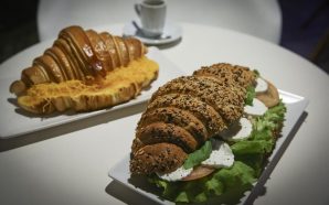 Estes croissants XXL têm quase 30 centímetros de comprimento