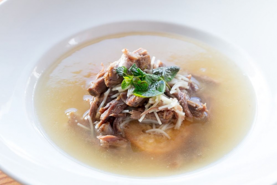 Vai uma canja de rabo de boi com rabanada de vinho do porto?