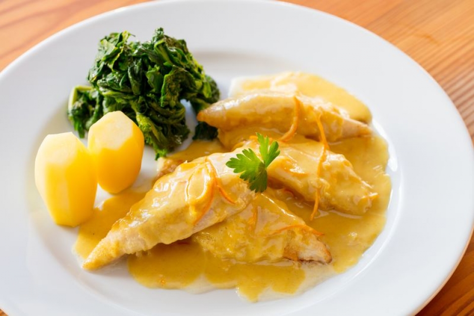 Filetes de peixe galo com laranja