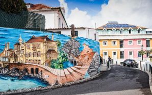 A rua que junta o movimento e quietude de Cascais