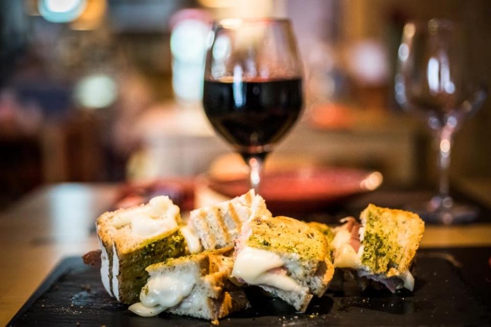 gonçalo delgado mercearia saudade