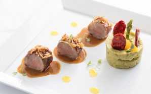 Saiba fazer este lombinho de porco com migas de espargos