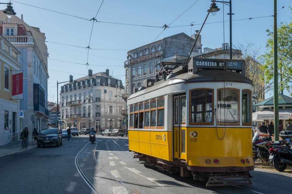 Elétrico 24 regressa para ligar Campolide à Praça Luís de Camões