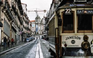 Brota vida nesta rua histórica do Porto
