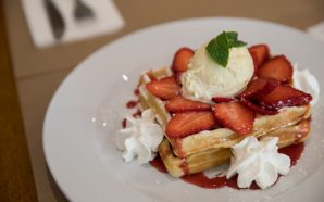 Uma rua para comer, comprar e passear no centro de Cascais