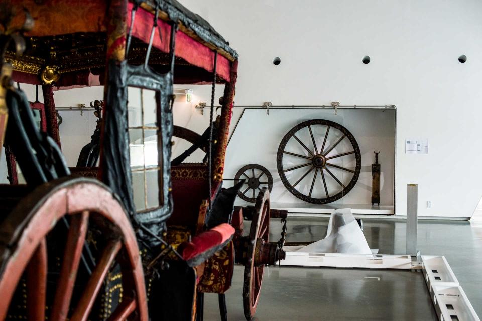 LISBOA – Instalação da nova museografia do Museu Nacional dos Coches.