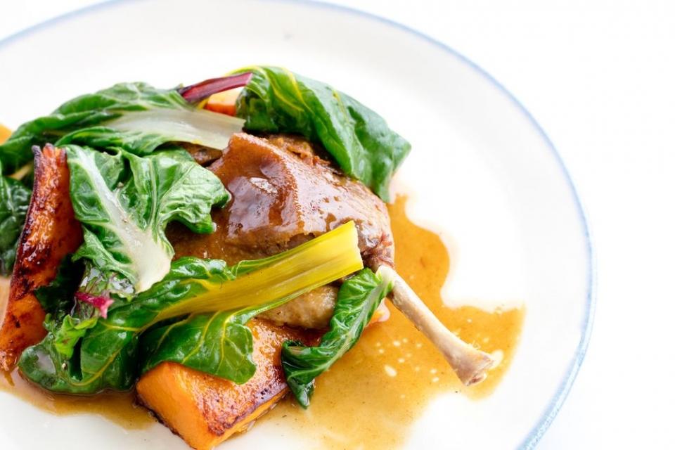 Pato com abobora e acelgas