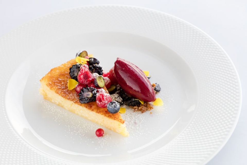 Tarte de requijoa e gelado de frutos vermelhos