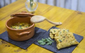 Porto. Aqui a comida é feita pela mãe e servida pelo filho