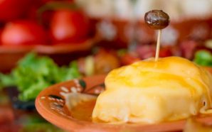 Porto: Aquele Tasco, a petiscaria da Baixa que serve mini francesinhas