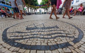 Vila portuguesa em frente ao mar é uma das mais bonitas da Europa
