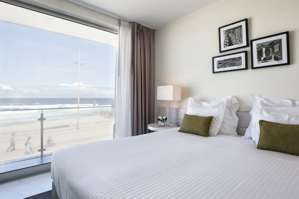 Capa sobre bicicletas. Ecopista do Atlântico. Reportagem de percurso de bicicleta