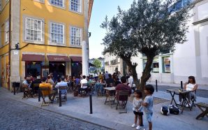 Porto: 8 esplanadas para comer e beber na Baixa