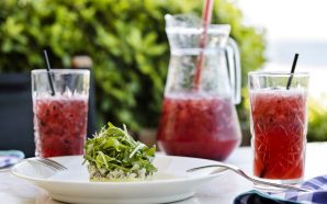 Lisboa tem uma esplanada anti-calor em frente ao Tejo