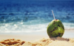Estas praias têm água de coco do Brasil, Tailândia e Costa Rica