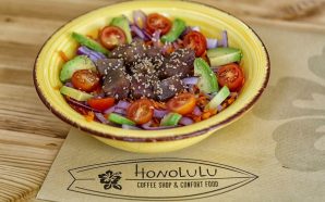 Há livros, comida e história nesta rua pacata do Porto