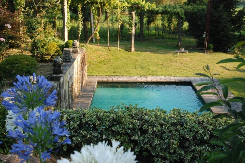 559911_569511473061223_1704348566_n