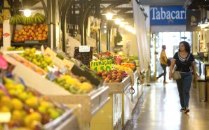 Mercado de Campo de Ourique sopra 5 velas com novos pratos e música