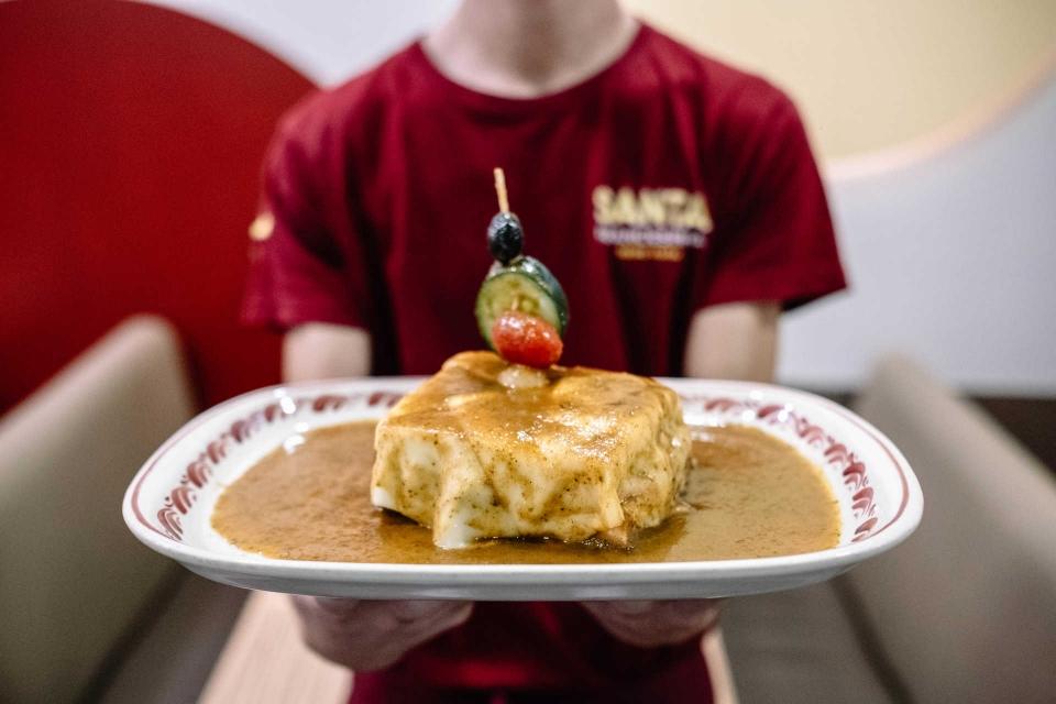 Santa Francesinha apresenta a nova francesinha vegan.