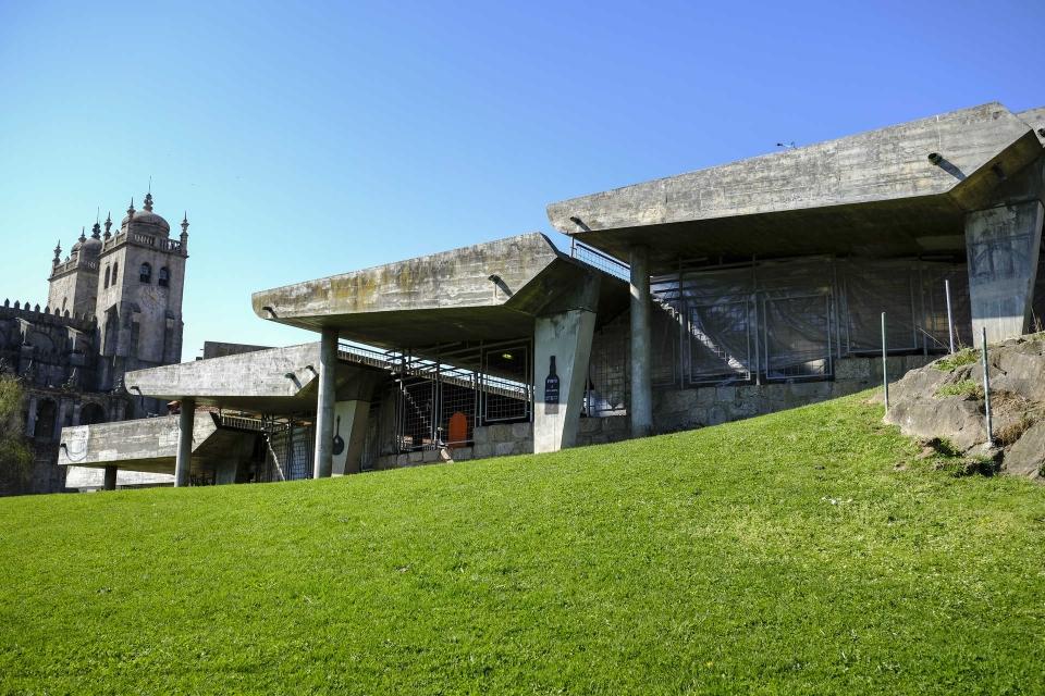 Mercado São Sebastião ao abandono