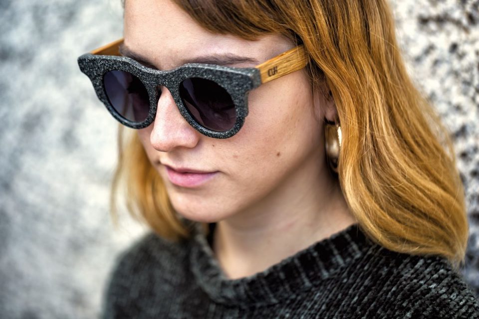 Cuscuz Os óculos de sol de madeira com nome de doce brasileiro