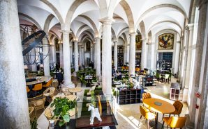 Cozinha portuguesa numa elegante sala do Terreiro do Paço