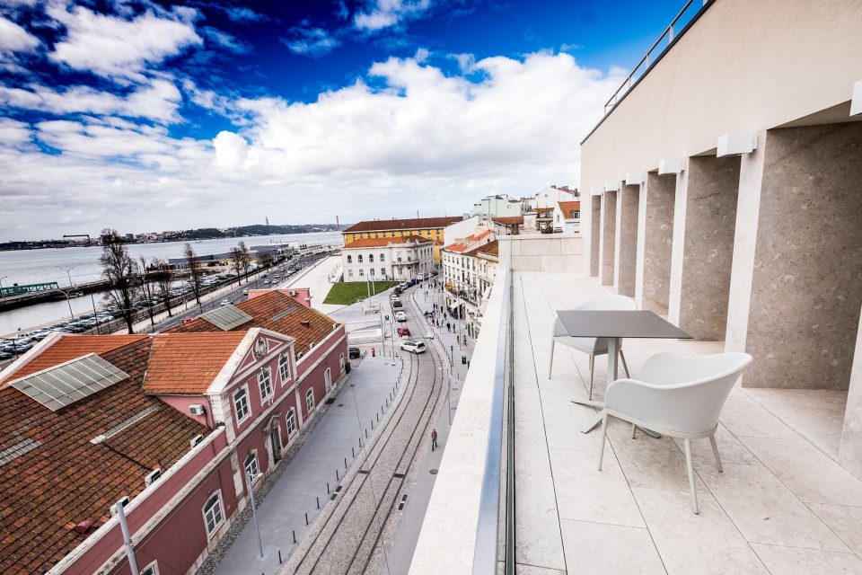 Apetece estar aqui: varanda sobre o Tejo e os Descobrimentos