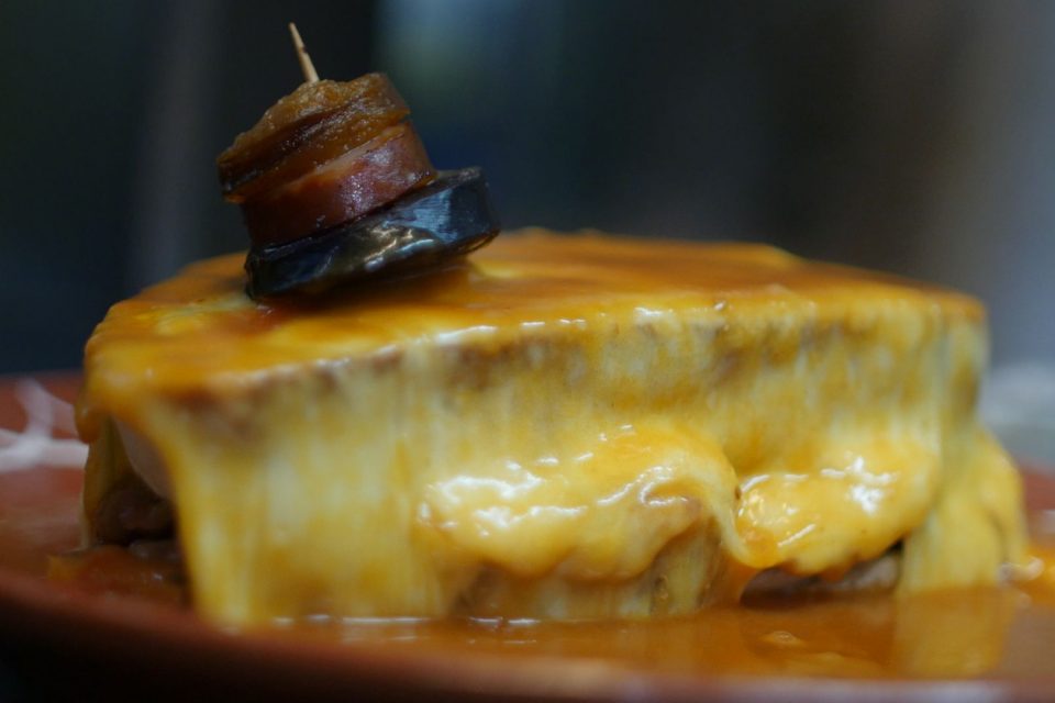 Há uma nova francesinha alentejana em Lisboa